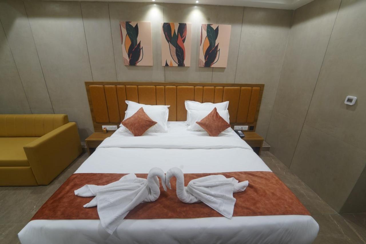 Kevadia Hotel Stature Inn מראה חיצוני תמונה