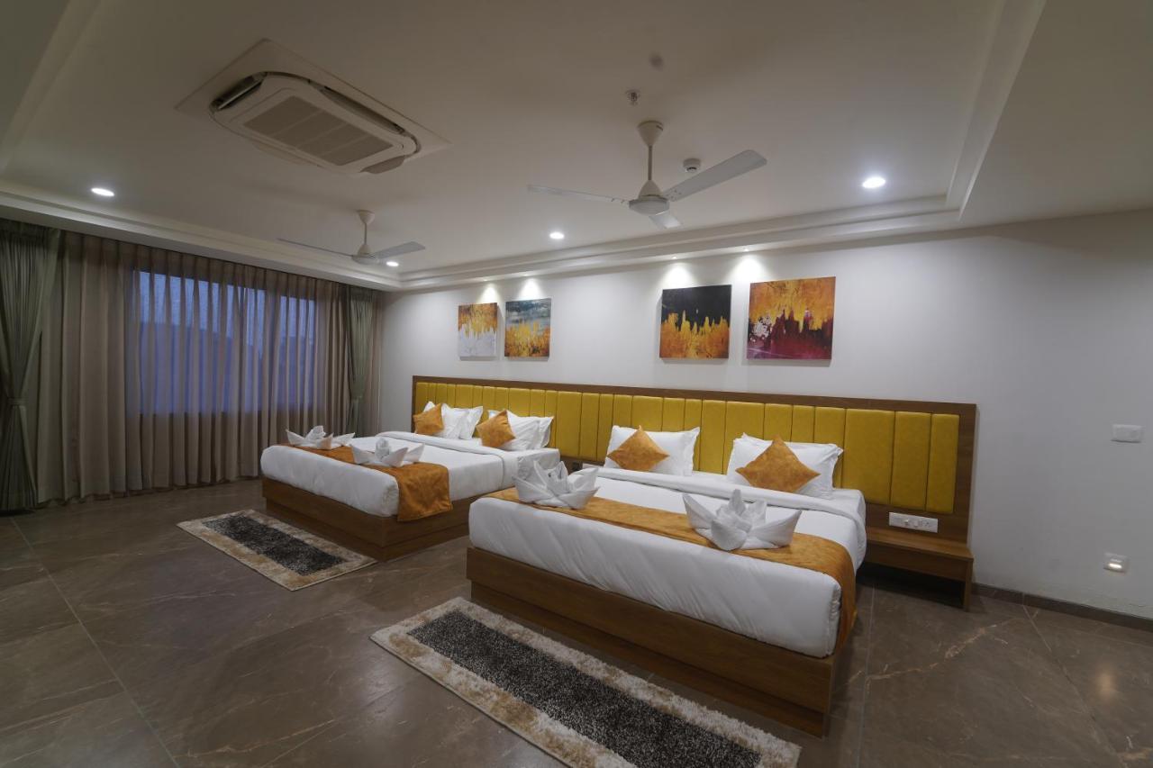 Kevadia Hotel Stature Inn מראה חיצוני תמונה