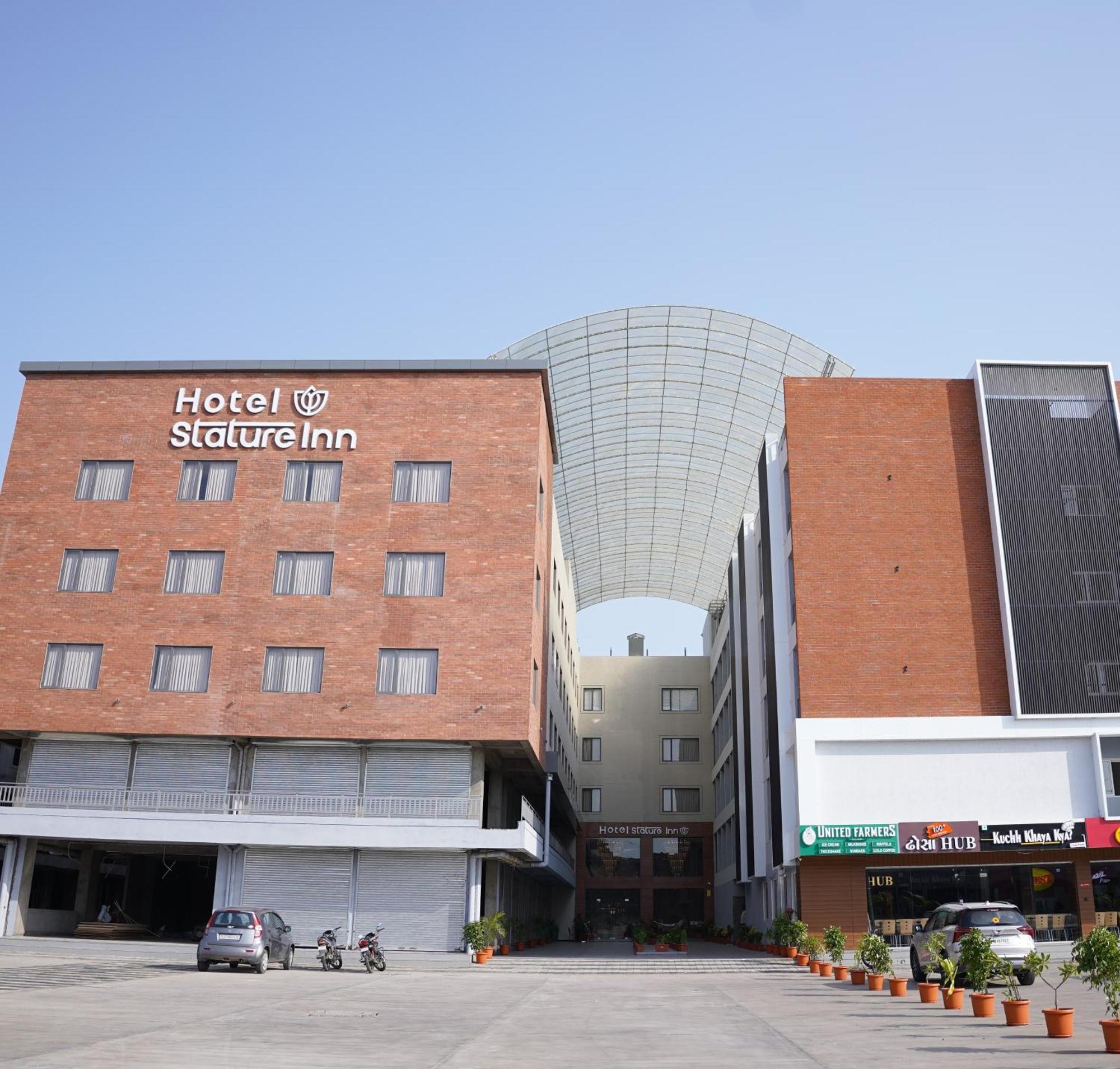 Kevadia Hotel Stature Inn מראה חיצוני תמונה
