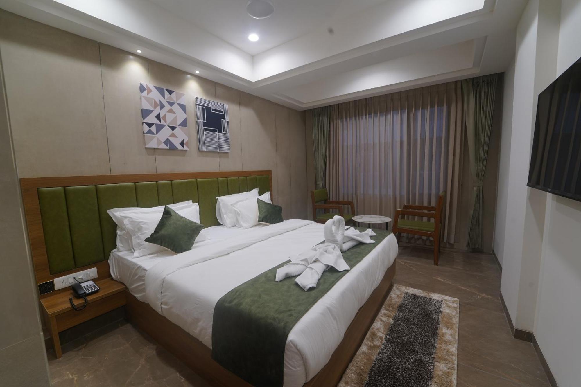 Kevadia Hotel Stature Inn מראה חיצוני תמונה