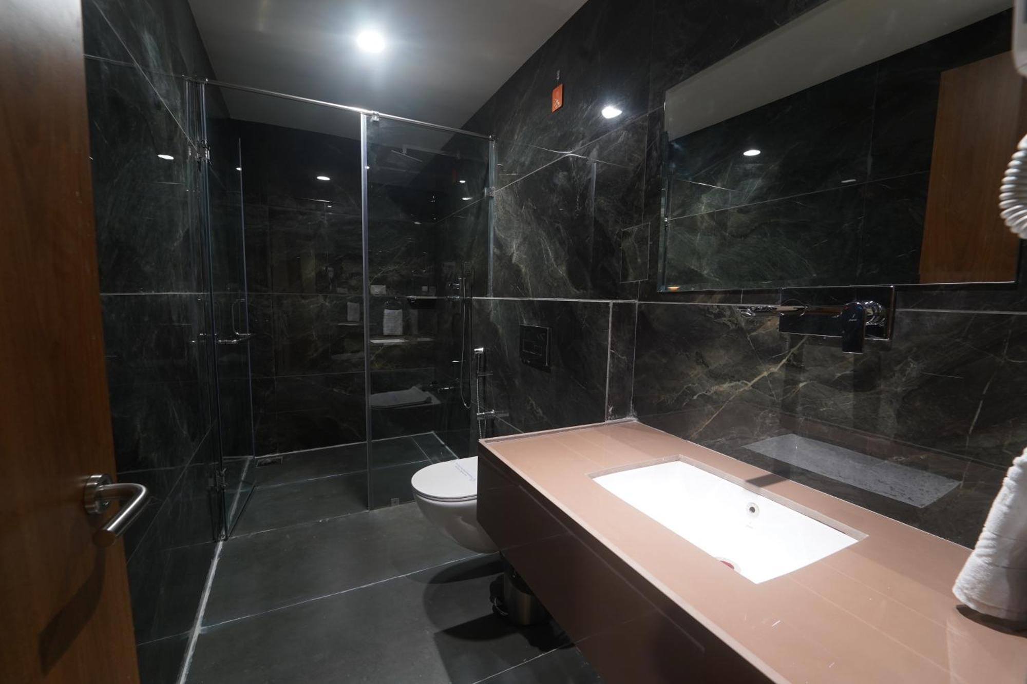 Kevadia Hotel Stature Inn מראה חיצוני תמונה