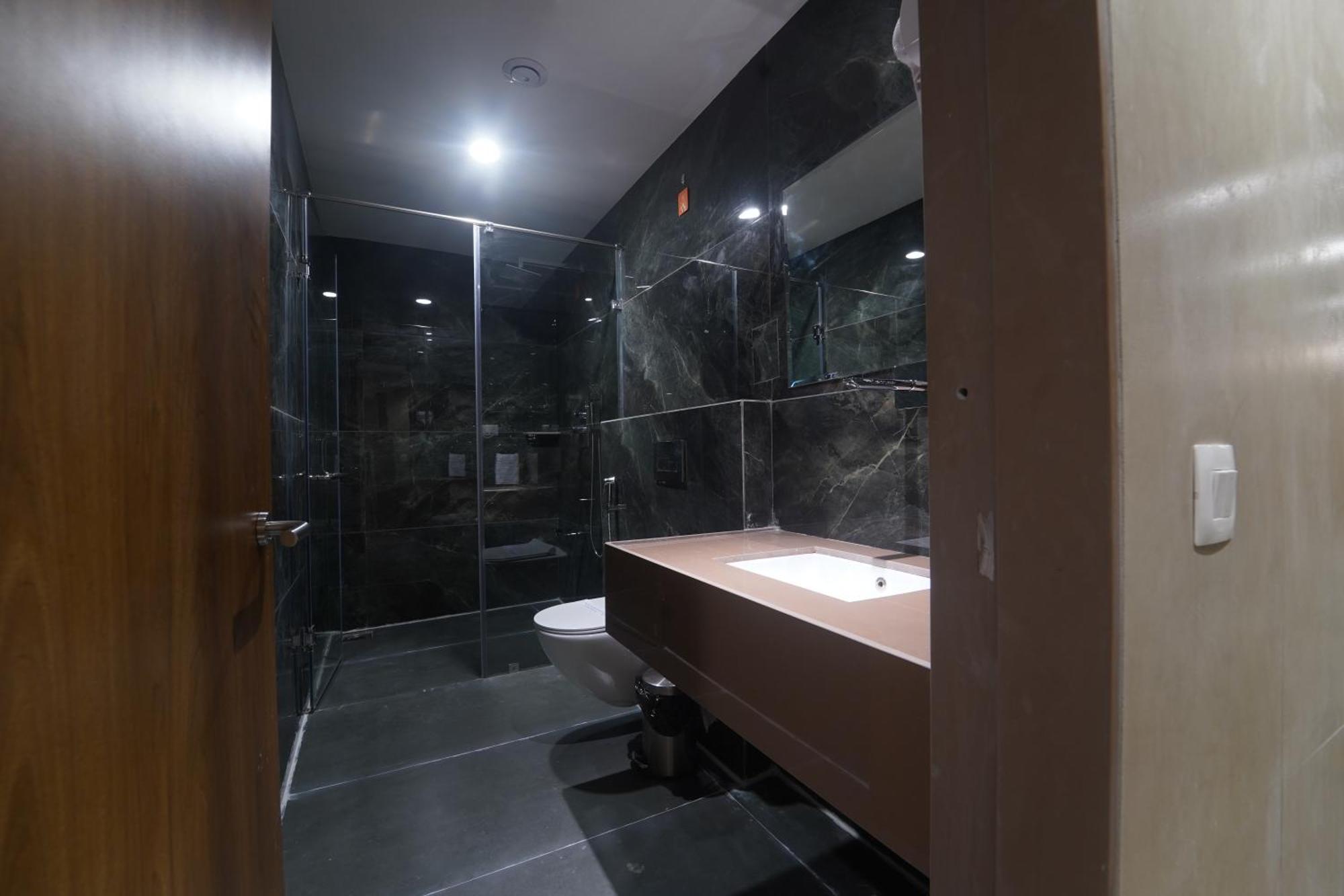 Kevadia Hotel Stature Inn מראה חיצוני תמונה
